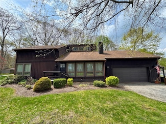 46 E Glenora Dr, Grove City, PA 16127