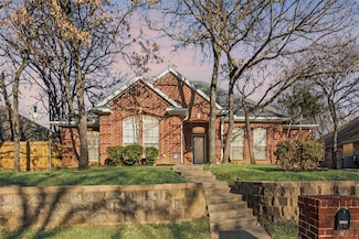 3628 Chateaux Ln, Hurst, TX 76054