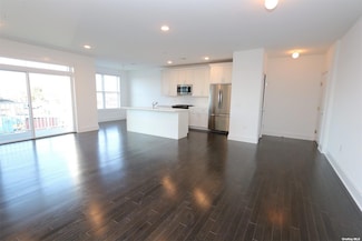516 Marina Pointe Dr, East Rockaway, NY 11518