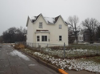 622 N 1st St, Warren, MN 56762