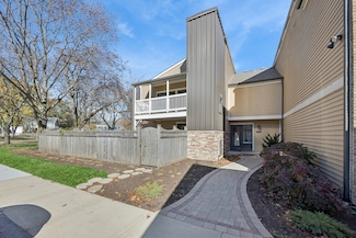 1521 S County Farm Rd Unit 1-1, Wheaton, IL 60189