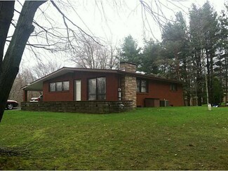 610 E Mercer St, Harrisville, PA 16038