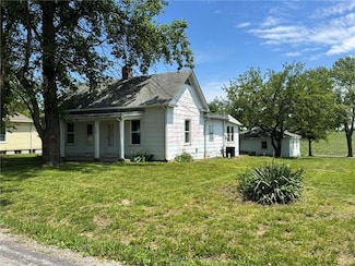 403 S Lafayette St, Corder, MO 64021