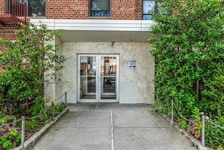 140-15 Holly Ave Unit 4E, Flushing, NY 11355