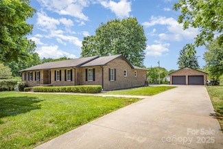 174 Wintergreen Cir, Statesville, NC 28677