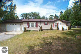 419 E 12th St, Mio, MI 48647
