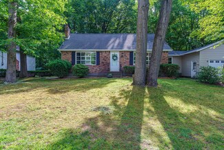 25 Cambridge Ave, Clifton Park, NY 12065