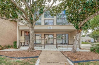 3025 Walnut Bend Ln Unit 32, Houston, TX 77042