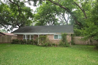 318 Primrose Rd, Freeport, TX 77541