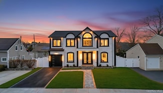 41 Coachman Ln, Levittown, NY 11756