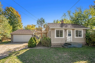 885 Eugene Ave, Norton Shores, MI 49441