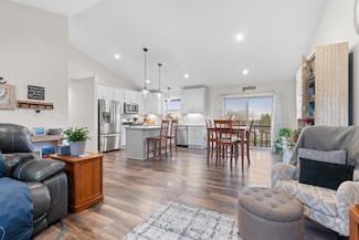 963 Golfview Ave, Zumbrota, MN 55992