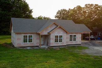 702 Adams Dr, Shelbyville, TN 37160