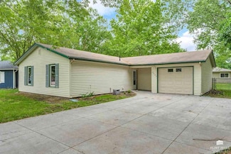 2403 Brook Ln, Manhattan, KS 66502