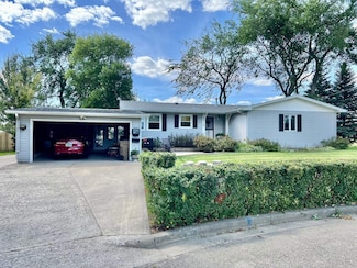 217 25th St NW, Minot, ND 58703