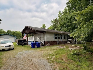 731 Ramseur Julian Rd, Ramseur, NC 27316