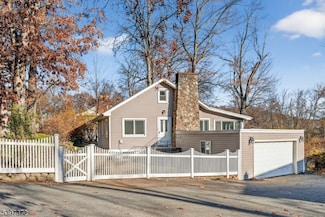 83 Lakeview Ave, Ringwood, NJ 07456