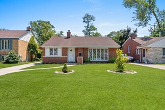 269 Desplaines Ave, Riverside, IL 60546