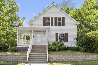 17 Foss Rd, Gardner, MA 01440