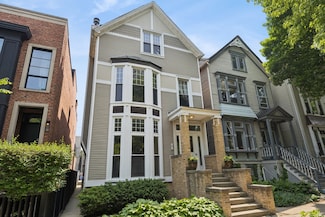 1325 W Wolfram St Unit 3, Chicago, IL 60657