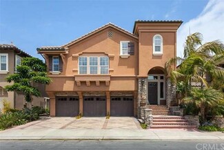5661 Ocean Terrace Dr, Huntington Beach, CA 92648