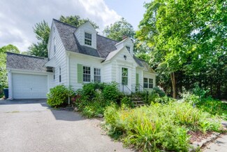 16 Saxon Rd, Worcester, MA 01602