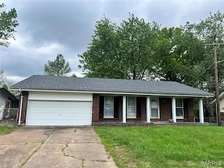2018 Elkins Dr, Saint Louis, MO 63136
