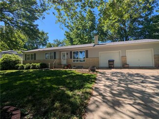 203 Pawnee St, Hiawatha, KS 66434