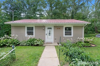 4376 Cordes Ave NW, Comstock Park, MI 49321
