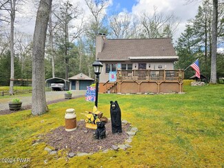 3 Pine Tree Ct, Lakeville, PA 18438