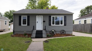 1425 7th St N, Fargo, ND 58102