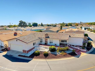 75 Poinsettia Gardens Dr, Ventura, CA 93004