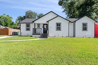 815 Fairbanks St, Houston, TX 77009