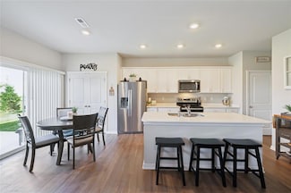 917 Maywood Ln, Walnut, IA 50263