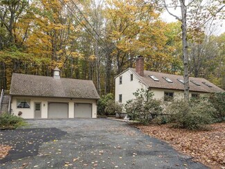 182 Clay Hill Rd, Cape Neddick, ME 03902