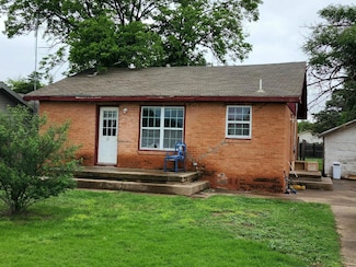 428 W Cleveland, Hale Center, TX 79041