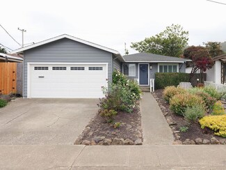 1087 Rio Vista Dr, Pacifica, CA 94044