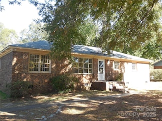 2208 Community Park Dr, Matthews, NC 28104