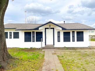 2423 Woodard St, Houston, TX 77026