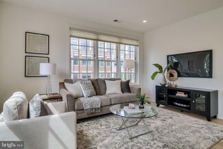 521 N Washington St Unit 201, Alexandria, VA 22314