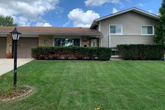 660 Maywood Ln, Hoffman Estates, IL 60169