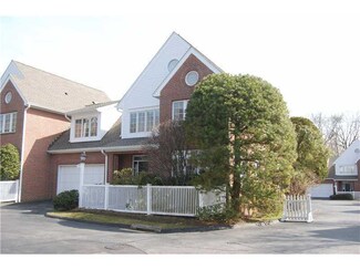 73 Weaver St Unit 13, Greenwich, CT 06831