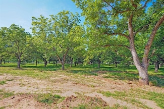 8421 W Landings Rd, Pecan Plantation, TX 76049