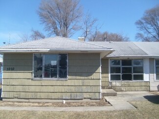 3202 Mcbreen Ave, Robbins, IL 60472