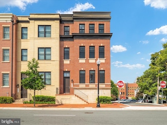 713 Monroe St, Herndon, VA 20170