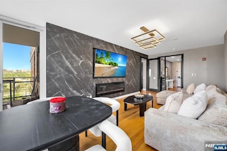612 Hudson Park, Edgewater, NJ 07020