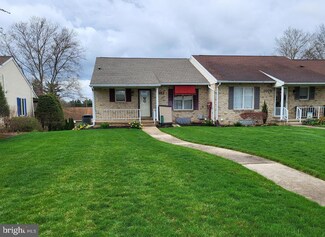 1083 Westgate Dr, Chambersburg, PA 17201