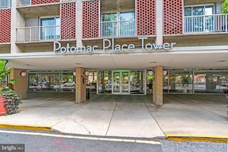 800 4th St SW Unit N123, Washington, DC 20024