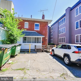 2216 Wisconsin Ave NW, Washington, DC 20007