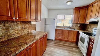 2760 W 61st Place Unit 202, Hialeah, FL 33016